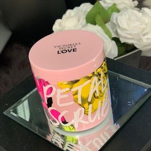 Victoria’s Secret exfoliant & scrub NWT
